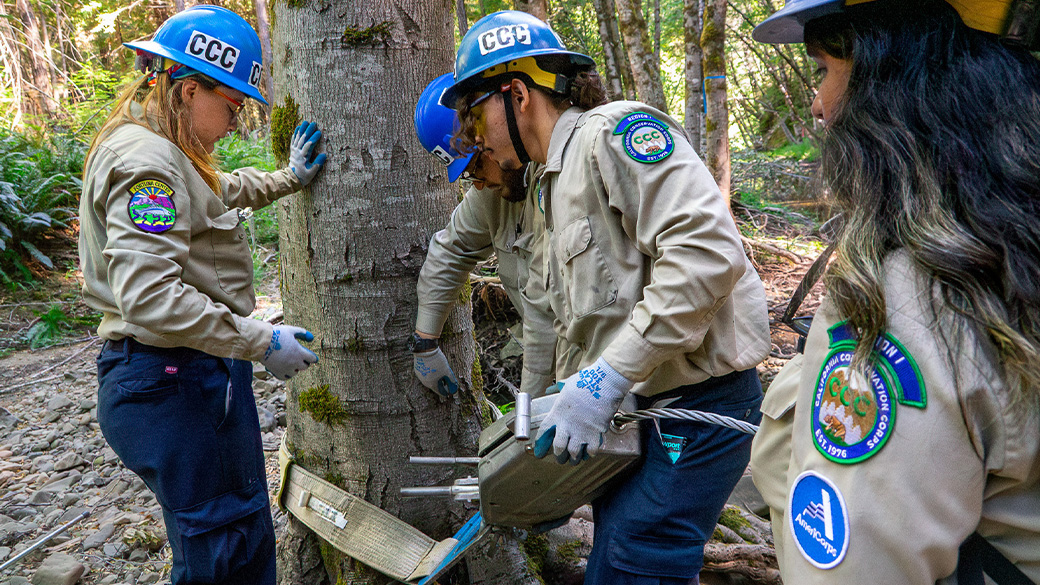 Corpsmembers working together with griphoist, during SRP project.